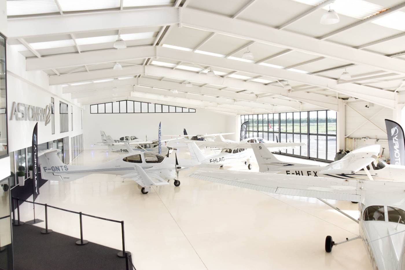 Le hangar Astonfly de Toussus-le-Noble et sa flotte d’avions école