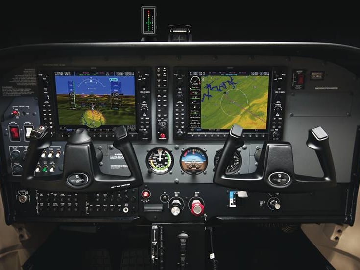 Planche de bord du Cessna 172S Skyhawk équipée de l'avionique Garmin G1000