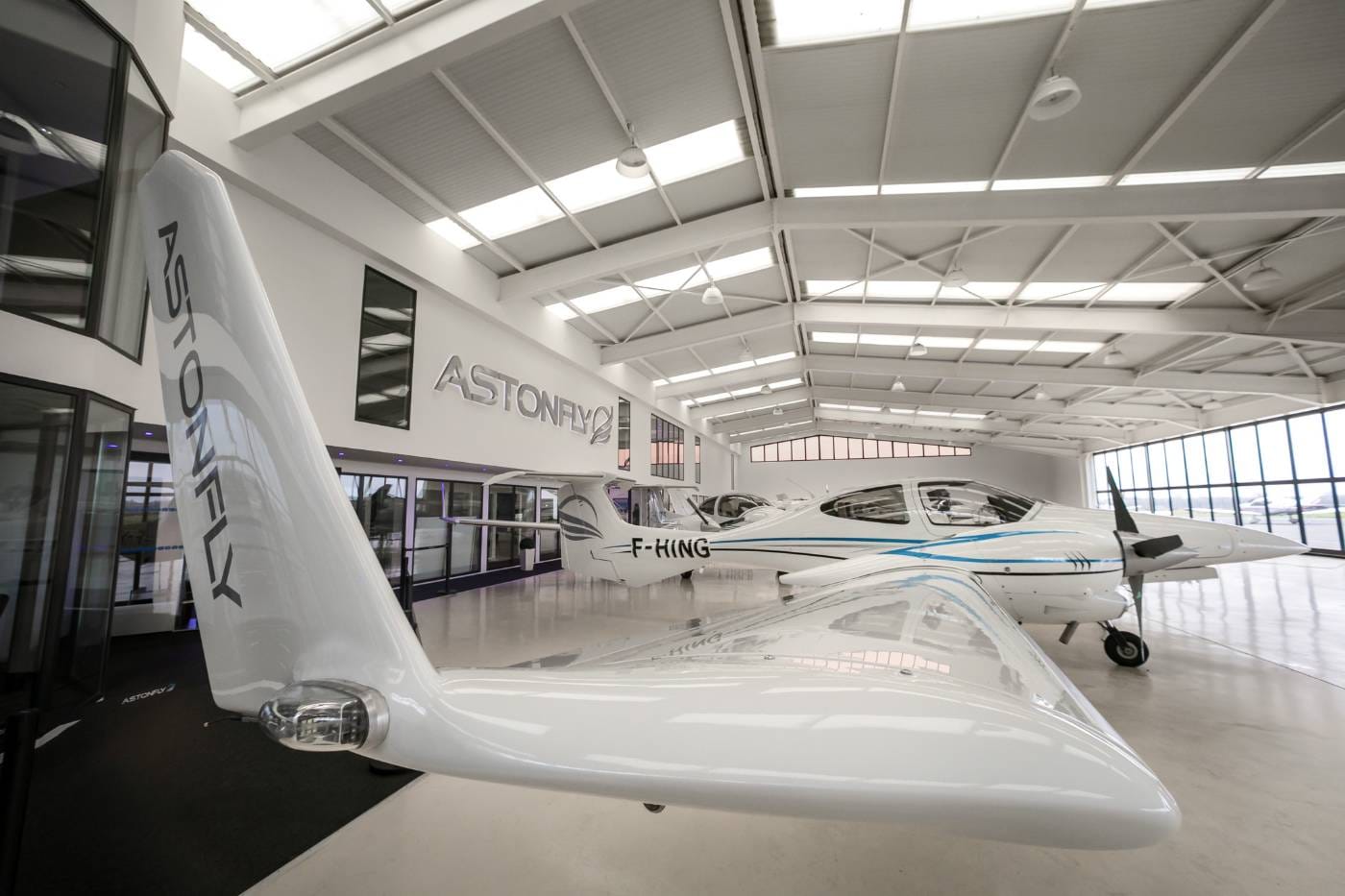 Flotte Astonfly dans le hangar de Paris-Saclay-Versailles