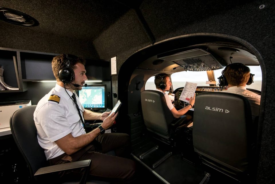 Séance sur simulateur de vol FNPT II ALSIM AL250