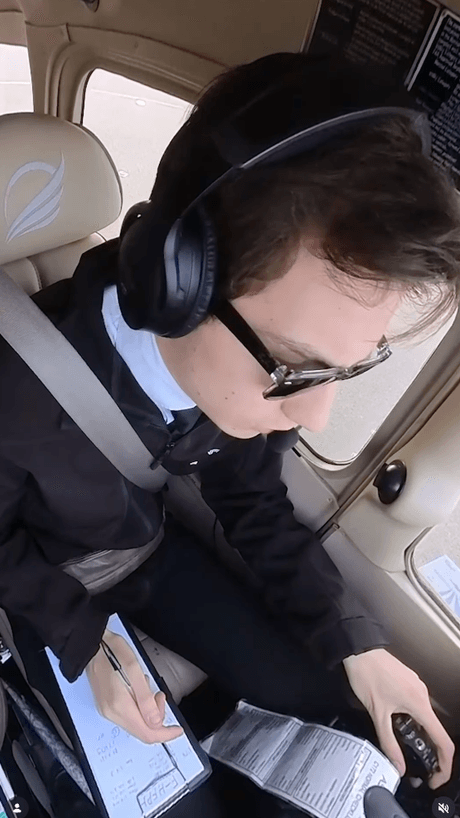 Élève pilote en leçon de vol lors de ses premiers vols sur Cessna 172S