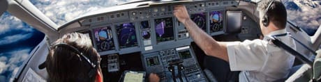 Vue du cockpit d'un airliner en vol