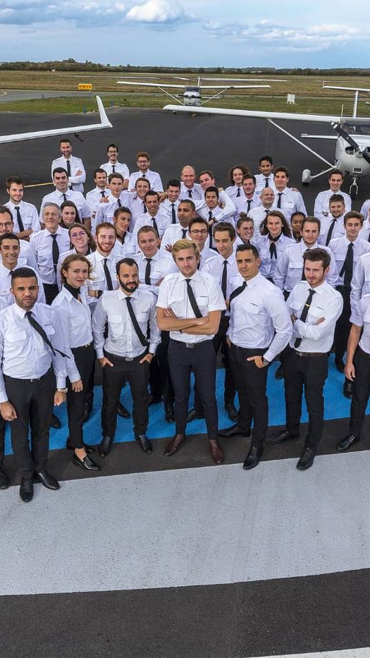 Promotion de pilotes Astonfly sur le tarmac