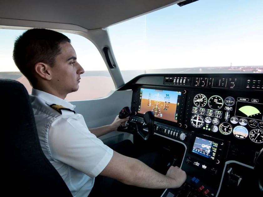 Élève en séance sur le simulateur de vol FNPT II ALSIM AL250