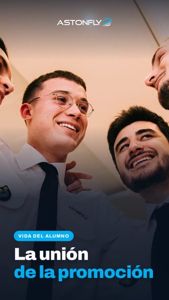 Alumnos pilotos de Astonfly reunidos en su promoción
